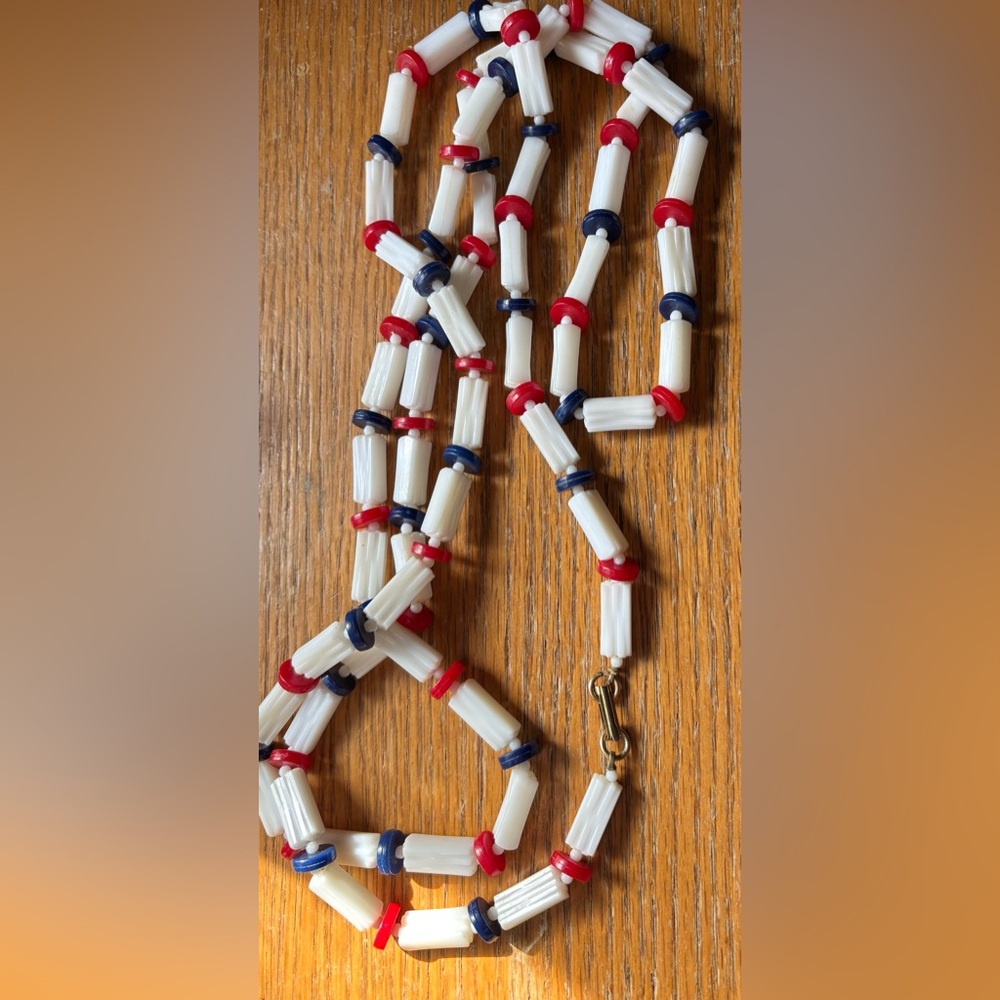 1960s RED, BLUE & WHITE PLASTIC NECKLACE